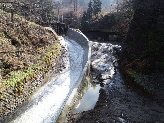 大谷第二発電所土路川堰堤復旧工事